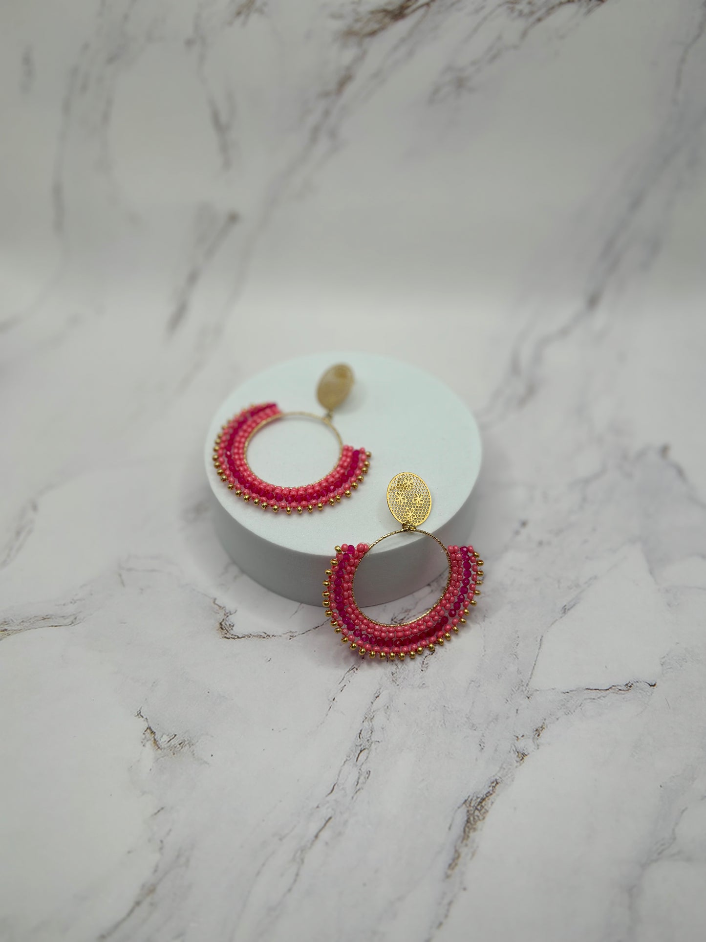 Aretes Hechos a Mano en tono Fushia