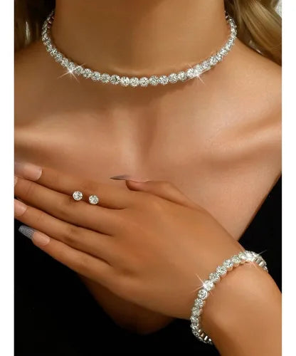 Conjunto de pendientes, pulsera y collar